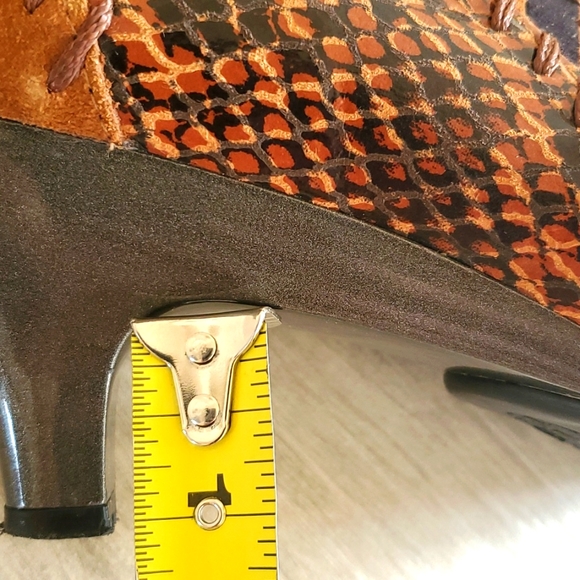 HELLE COMFORT Shoes Low Heel Ankle Bootie Animal Print Snake Tiger Zebra - Picture 16 of 16